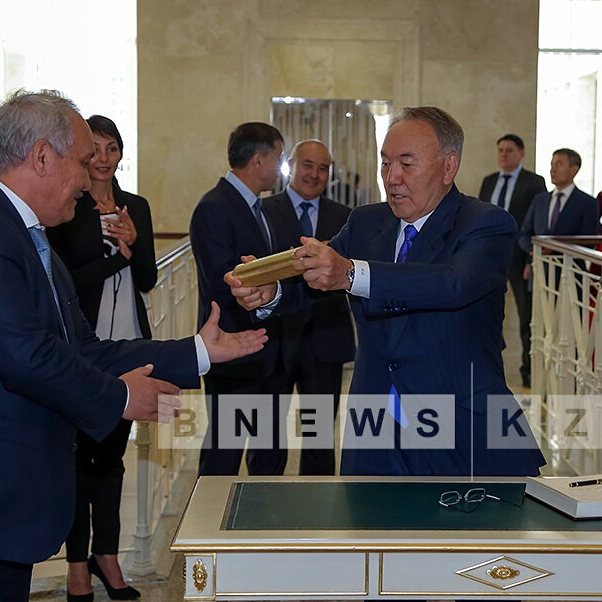 Капсулу времени заложил президент Казахстана Нурсултан Назарбаев